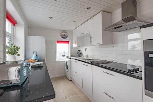Wave Cottage by Bloom Stays – Photos 4