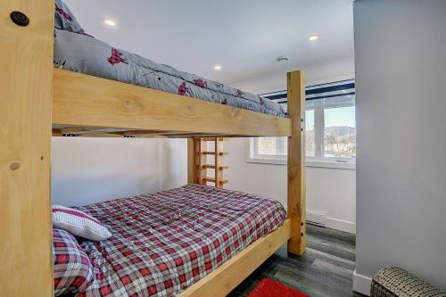 Postel nebo postele na pokoji v ubytování Chalet Aquila- Bord de l'eau- Ski by Galaxia