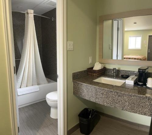 Ванная комната в Budget Inn