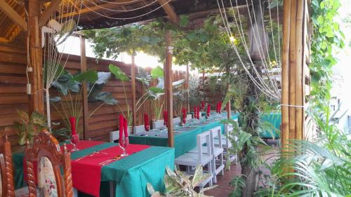 Taman di luar SMAK's Hotel