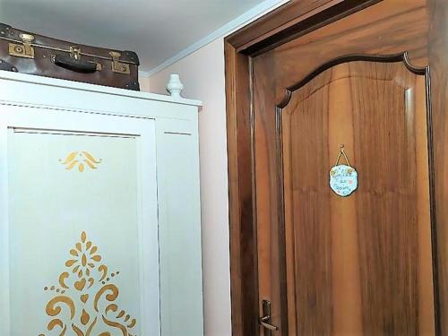 a wooden door with a sticker on it next to a cabinet at La Petite Maison in Campolattaro