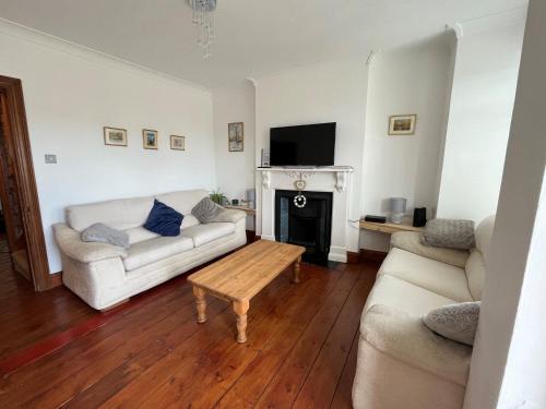 a living room with a couch and a table at “The Reach” Lovely 2 bed house in Gorleston on Sea in Gorleston-on-Sea