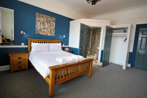 Säng eller sängar i ett rum på Hamilton Hotel