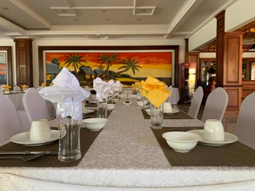 Restoran atau tempat lain untuk makan di Asia & Africa Hôtel