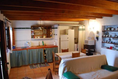 a room with a kitchen and a living room at Casa Abuela Estebana in Isora