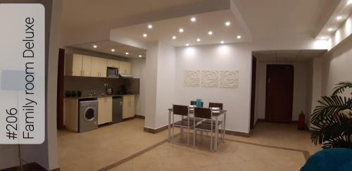 Η κουζίνα ή μικρή κουζίνα στο Alia Beach Residence