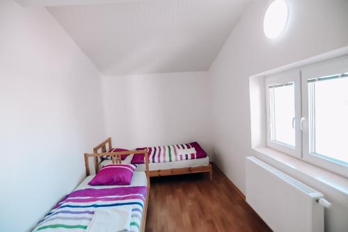 Ένα ή περισσότερα κρεβάτια σε δωμάτιο στο Apartmány Klimkovice