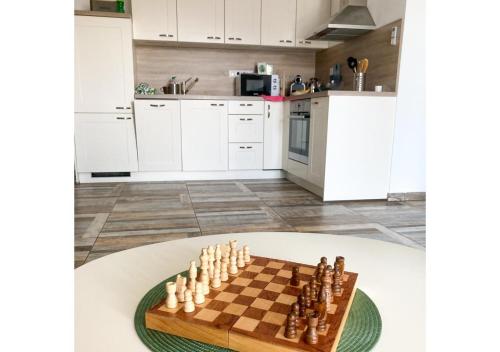 a chess board on a table in a kitchen at Royal 27 apartman in Keszthely