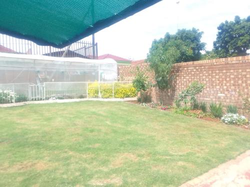 Jardín al aire libre en Bambati residence