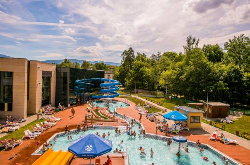 a large pool with a water park with people in it at sudety hut 3 in Podgórzyn