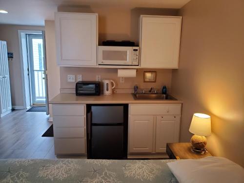 Ashworth Ave Condos – Photos 5