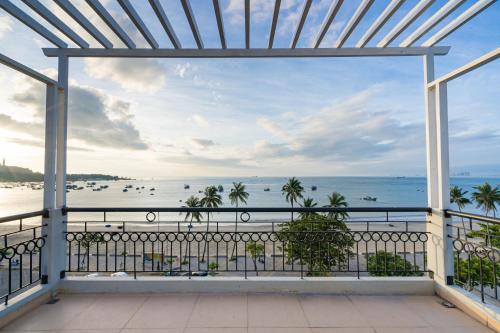 a view of the ocean from a balcony at Sontra Sea Hotel in Da Nang