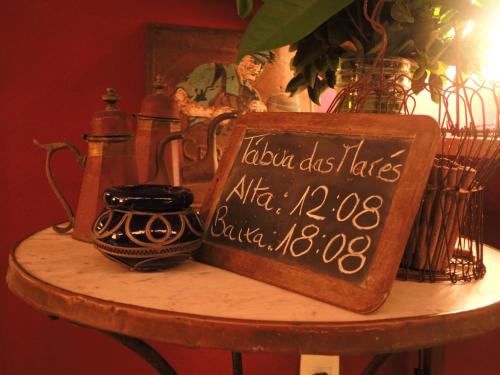 a table with a chalkboard on top of a table at Terra Dos Goitis - Chalés - Pipa in Pipa