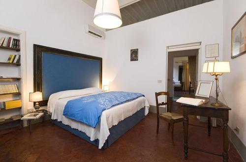 Ένα ή περισσότερα κρεβάτια σε δωμάτιο στο Relais Sassetti