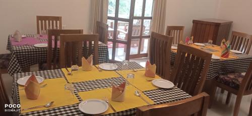 Ein Restaurant oder anderes Speiselokal in der Unterkunft The Camellia 
