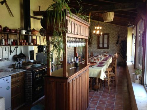 Ресторант или друго място за хранене в Casa Los Aperos
