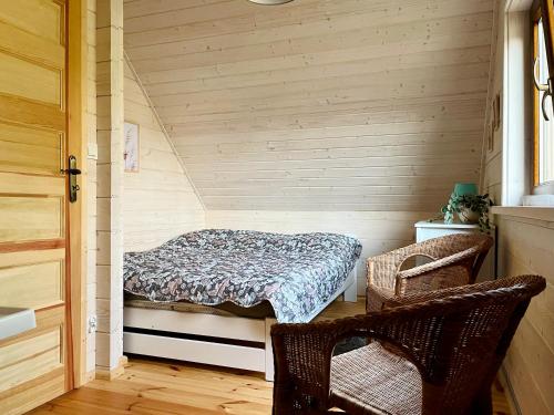 En eller flere senge i et værelse på KrzyweProgi - domek na Mazurach nad jeziorem Krzywe