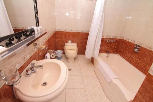 A bathroom at Casa Arequipa
