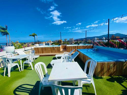 Πισίνα στο ή κοντά στο Hotel Parque de los Novios Inn