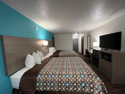 Televisyen dan/atau pusat hiburan di Baymont by Wyndham Bellevue - Omaha