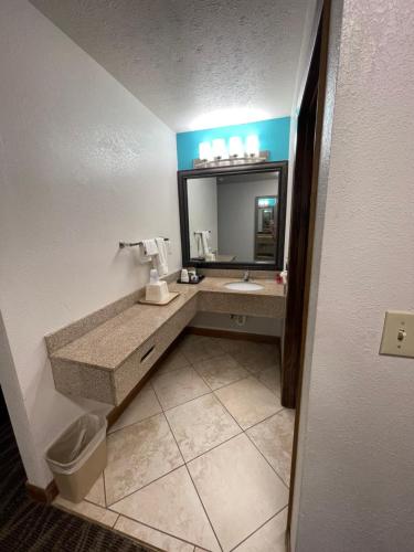 A bathroom at Baymont by Wyndham Bellevue - Omaha