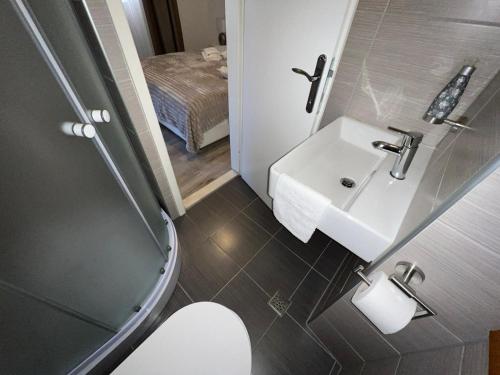 Koupelna v ubytování Rooms Marija