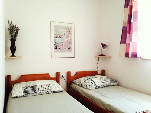 Łóżko lub łóżka w pokoju w obiekcie Apartments Ivanković
