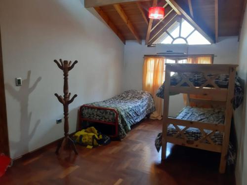 a bedroom with a bunk bed and a bunk bed at Lo de Nor in Tigre