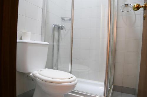 Ванна кімната в Bonsai Apartment II