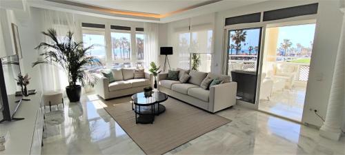 Edén Costa Lago PRIMERA LÍNEA DE MAR, Torremolinos – Precios ...