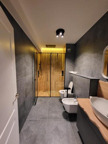 a bathroom with two sinks and two toilets at SPAre-Time - Exclusive and Unique Apartment! 18+ in Oradea
