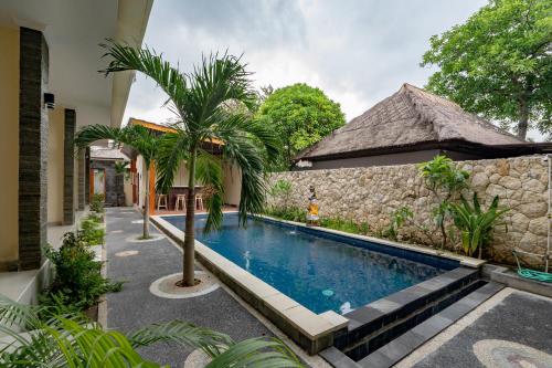 Бассейн в The Pulau Bungalow или поблизости