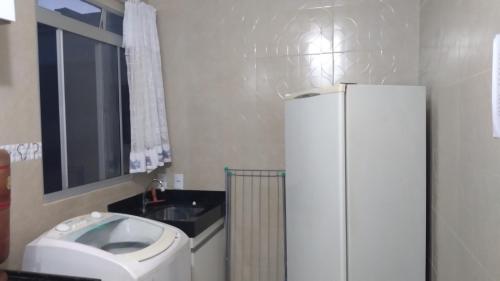 Dapur atau dapur kecil di Apartamento inteiro próximo aeroporto de Confins