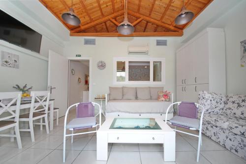 Port view apartment skopelos