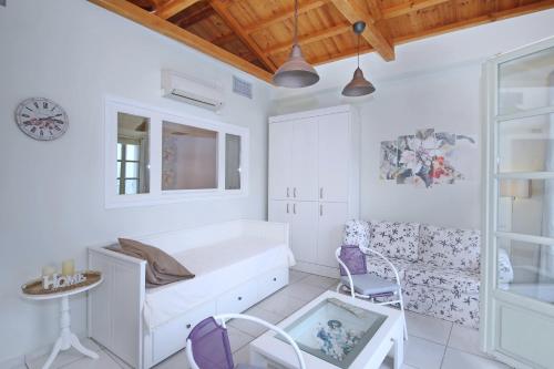 Port view apartment skopelos