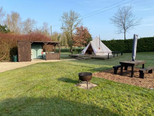 Κήπος έξω από το Glen Farm Glamping