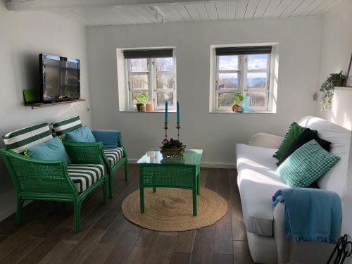 TV a/nebo společenská místnost v ubytování Beachhouse Langeland 20 m to private Beach