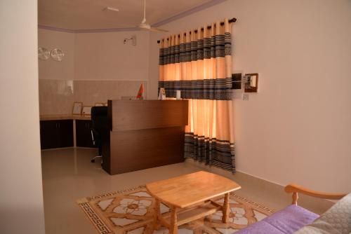 Una cocina o cocineta en Moodhumaa Inn