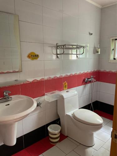 a bathroom with a toilet and a sink at 蒲Going旅宿 in Xiaoliuqiu