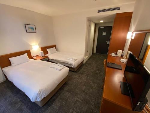 Blue Port Hotel Kitakyushu Airport tesisinde bir odada yatak veya yataklar