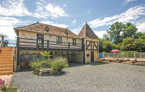 El edificio en el que está la casa vacacional