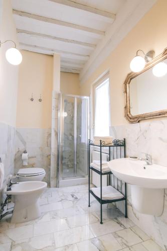 Ένα μπάνιο στο Holiday Home Il Borgo Degli Agrumi