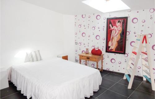 Ένα ή περισσότερα κρεβάτια σε δωμάτιο στο 2 Bedroom Awesome Apartment In Sauvian
