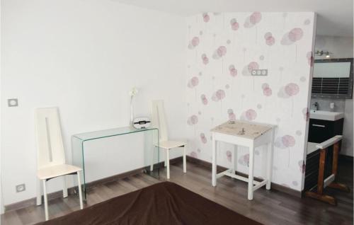 Η κουζίνα ή μικρή κουζίνα στο 2 Bedroom Awesome Apartment In Sauvian