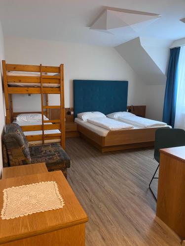 Ένα ή περισσότερα κρεβάτια σε δωμάτιο στο Radhotel Schischek