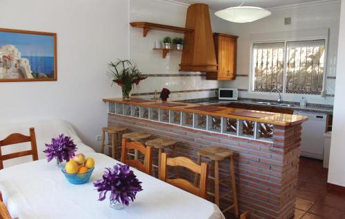 Kuchyň nebo kuchyňský kout v ubytování 4 Bedroom Nice Home In Árchez