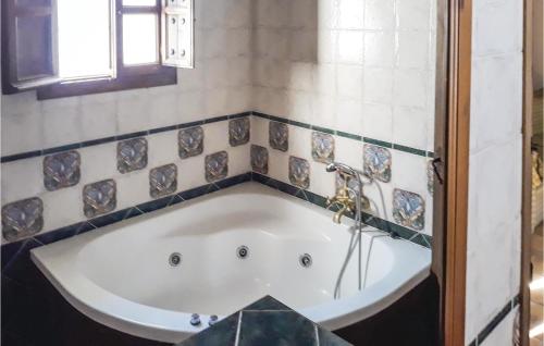 Phòng tắm tại Awesome Home In Villanueva De La Conc, With Kitchen