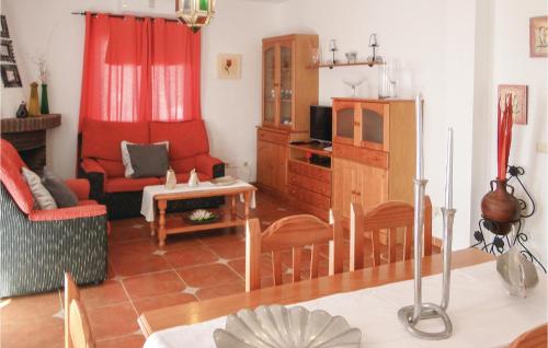 Posedenie v ubytovaní 3 Bedroom Amazing Home In Frigiliana