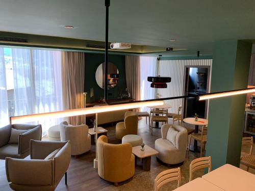 Lounge atau bar di CIM HOTEL BOUTIQUE