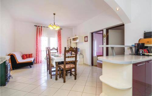 Kuchyňa alebo kuchynka v ubytovaní Holiday Home Baric Draga Ii